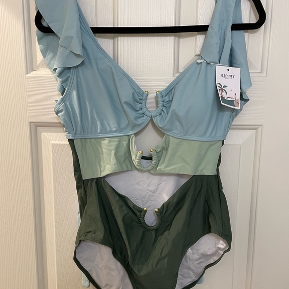 B2prity One Piece Cut Out Swimsuit Women’s US Size L Ruffle Tie Back Sexy NWT - Picture 2 of 7